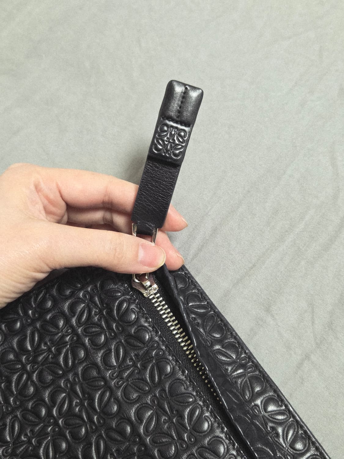 로에베 클러치 티파우치 상품이미지8