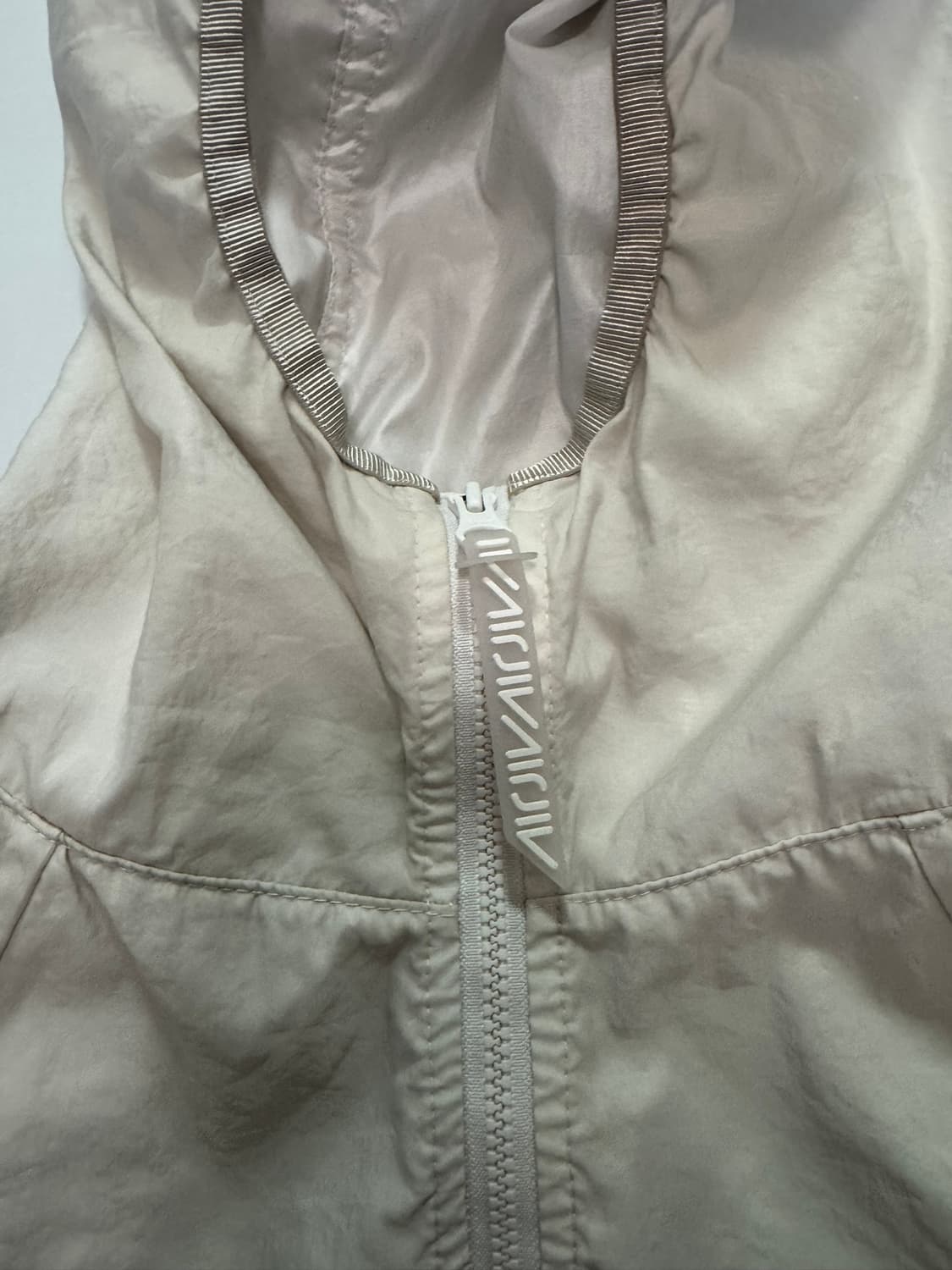 나이키 크롭 시스루 바람막이(M사이즈) 상품이미지4