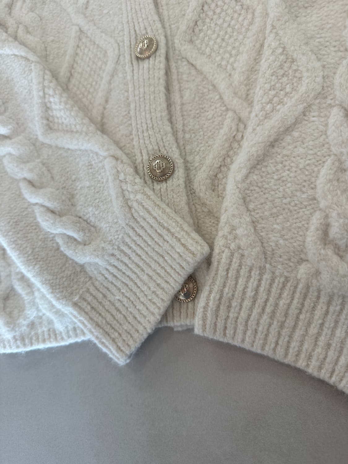 마쥬 금장 로고 버튼 가디건 상품이미지7