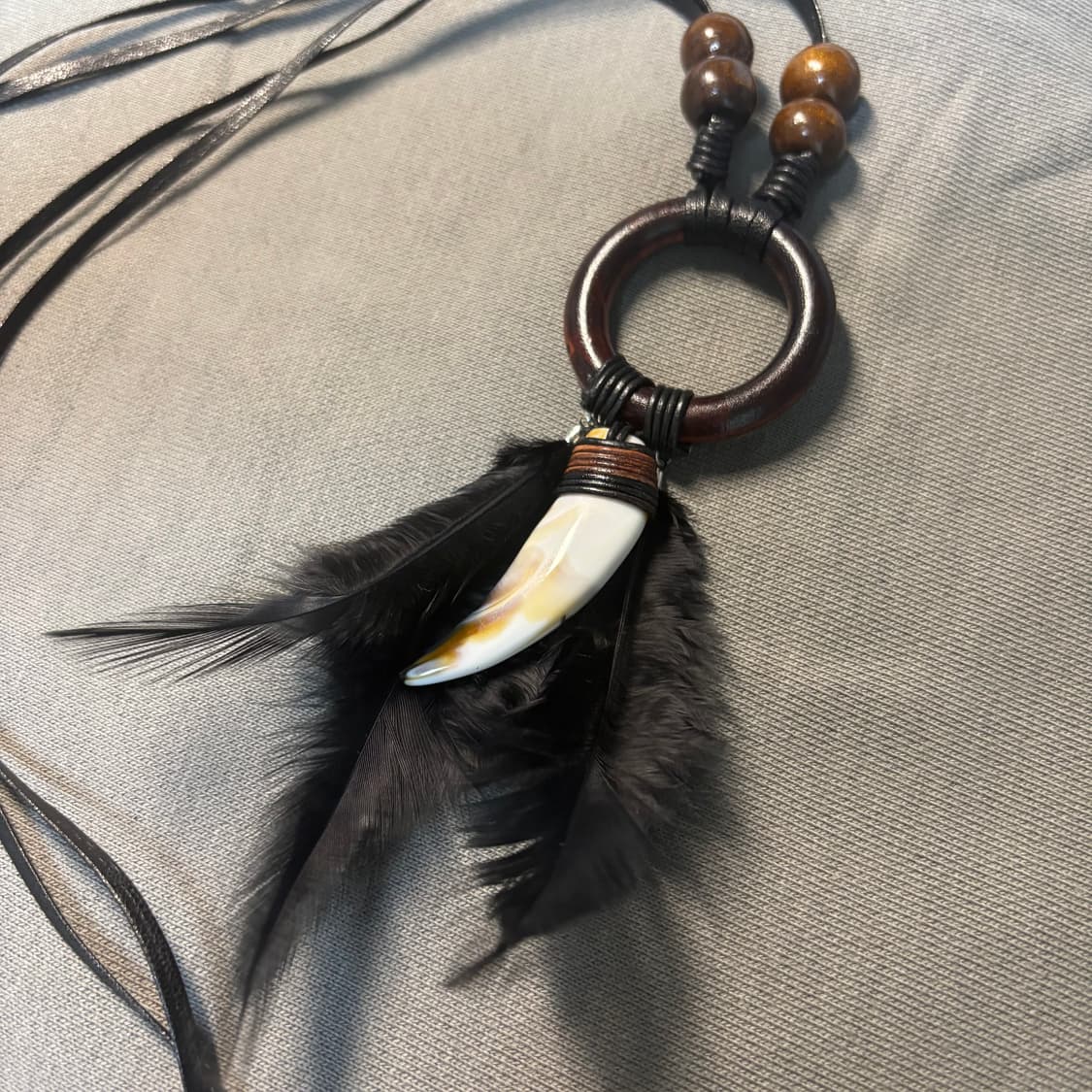 Wolf tooth feather necklace 상품이미지2