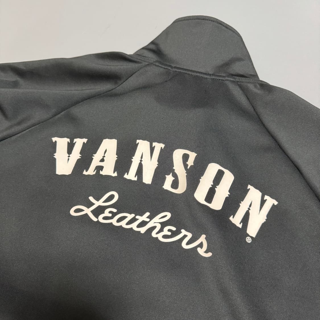 VANSON 블랙컬러 본 레더 자수 폴리 하이넥 트랙 탑 자켓 상품이미지6