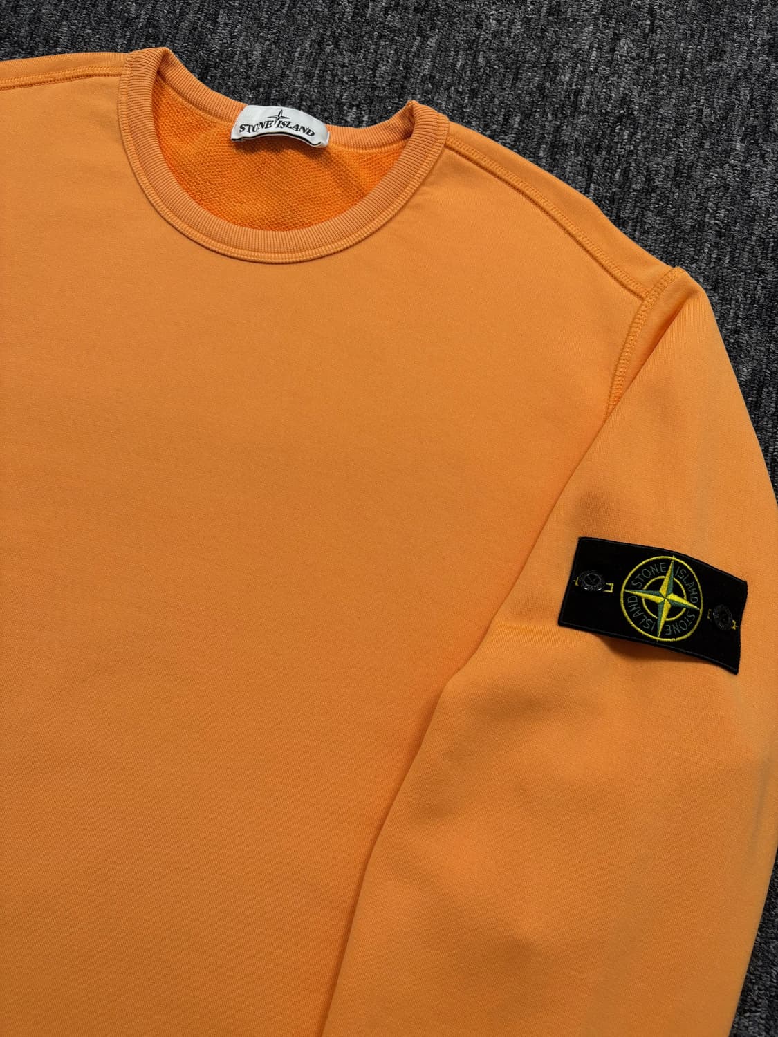 스톤 아일랜드 20FW 오렌지 맨투맨 상품이미지4