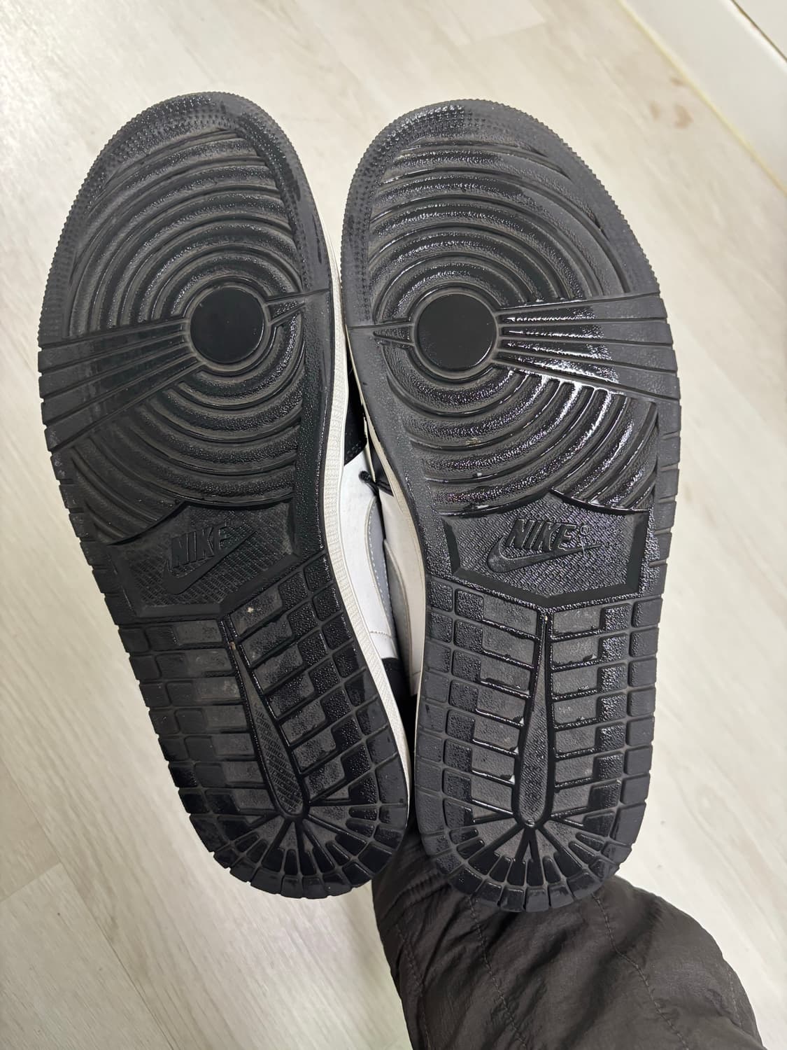 조던 1 로우 블랙 파티클 그레이 275사이즈 상품이미지2