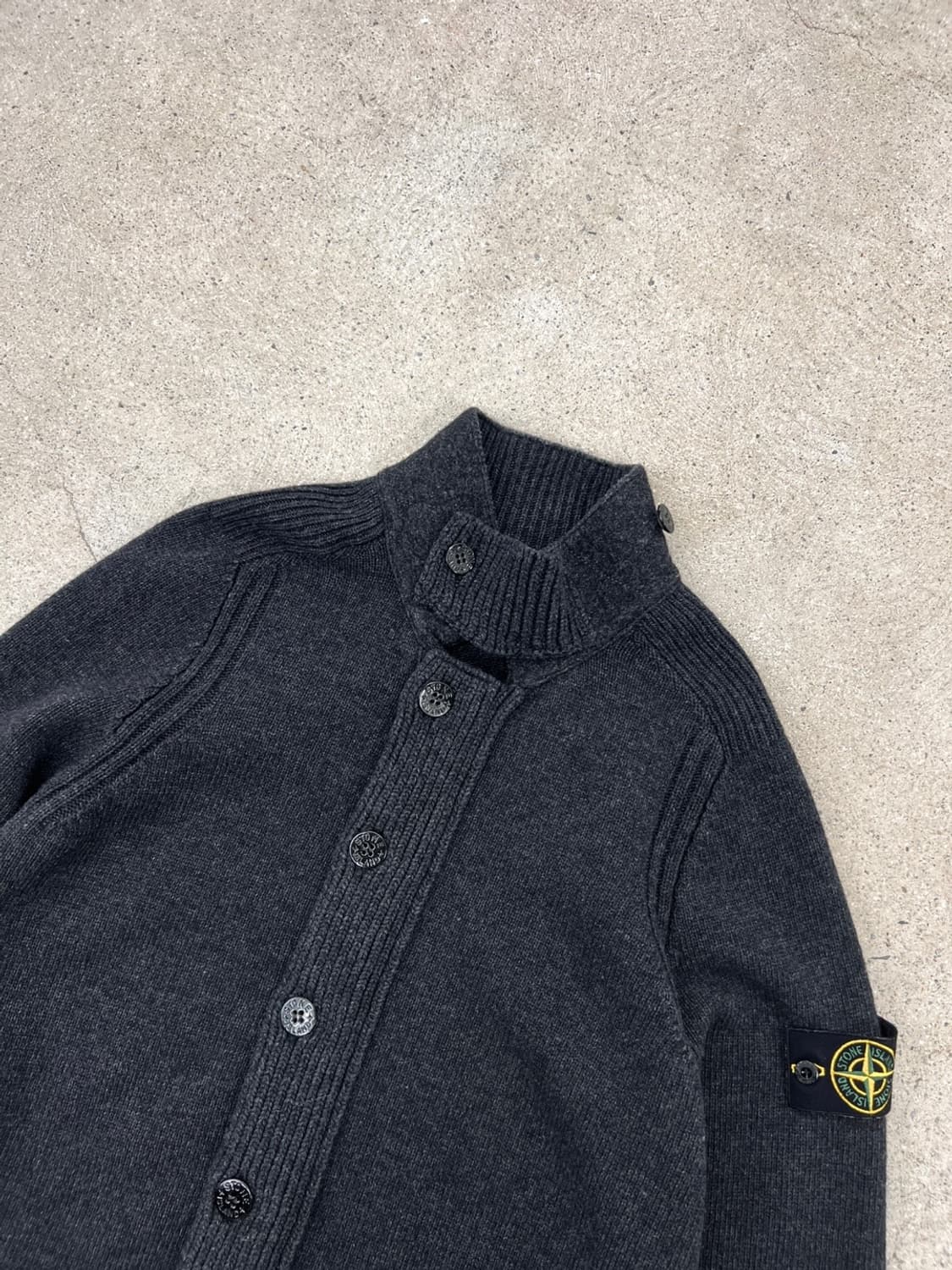스톤아일랜드 와펜 차콜 니트 집업 가디건 상품이미지5