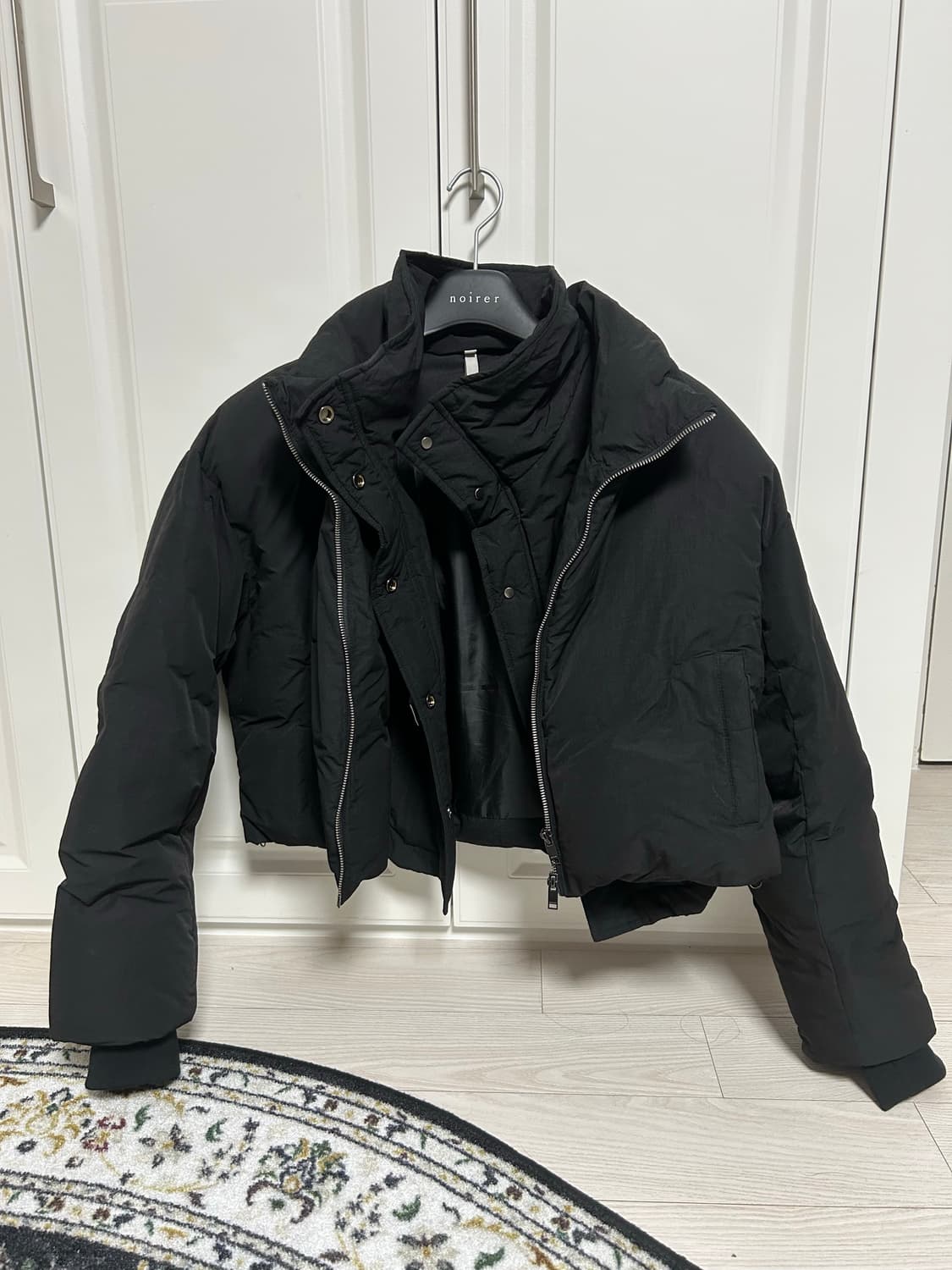 노이어 포 우먼 크롭 레이어드 푸퍼 자켓 (블랙) 36사이즈 상품이미지5