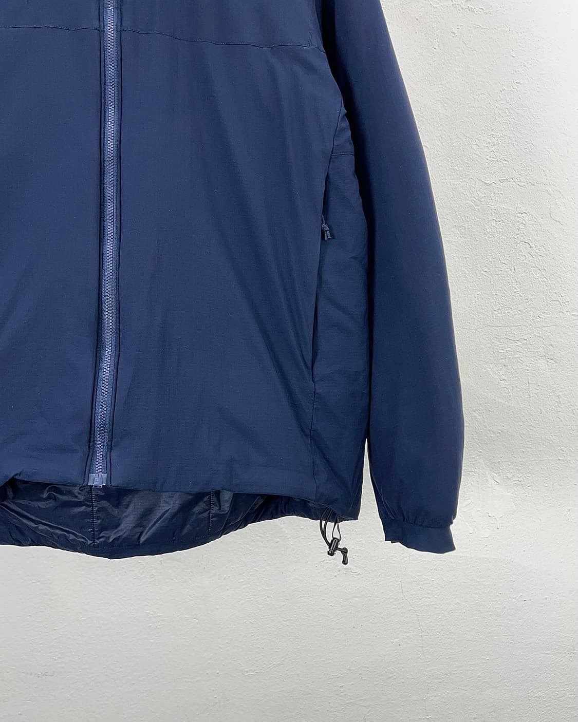 아크테릭스 22fw 킹피셔 네이비 아톰 LT 후디 라이트 웨이 패딩 자켓 상품이미지5