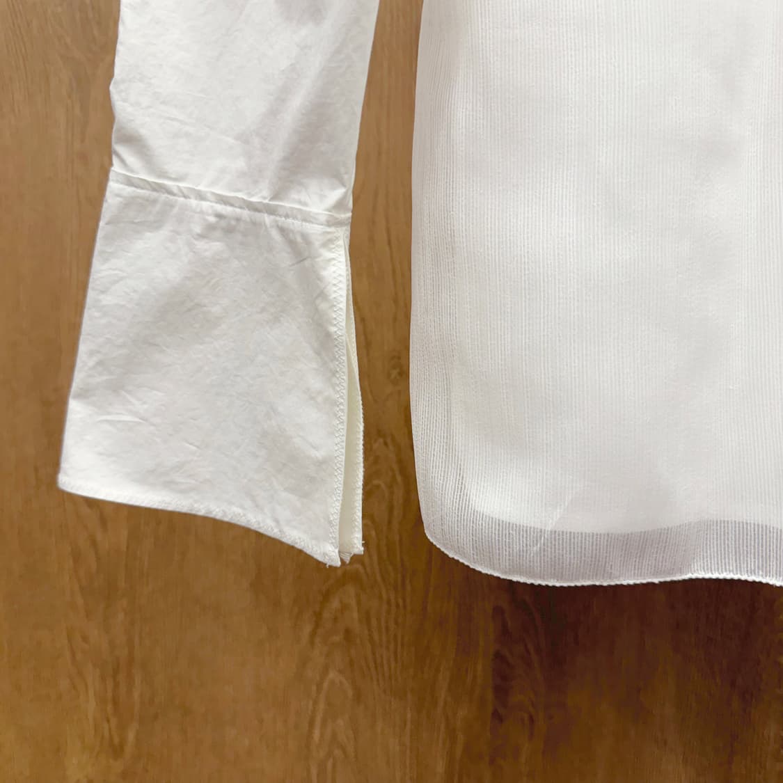 타임 볼륨 슬리브 라운드넥 블라우스 셔링 디테일 미니멀 화이트 상품이미지6