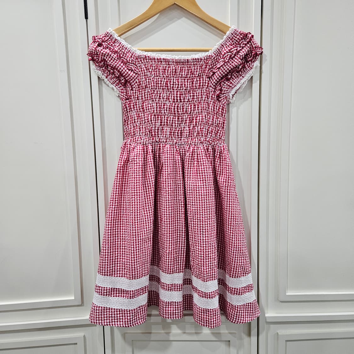 앙크루즈(Ank Rouge) 레드 깅엄체크 스모킹 오프숄더 원피스 상품이미지5