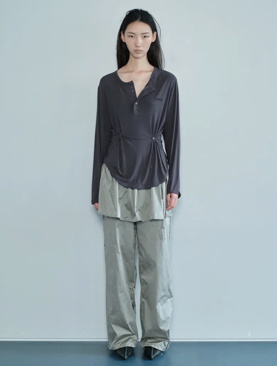 세릭 Button Henley Neck Top _ Charcoal 상품이미지2