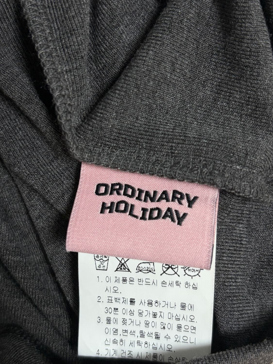 ORDINARY HOLIDAY 원숄더 크롭탑 (딥그레이) 상품이미지3