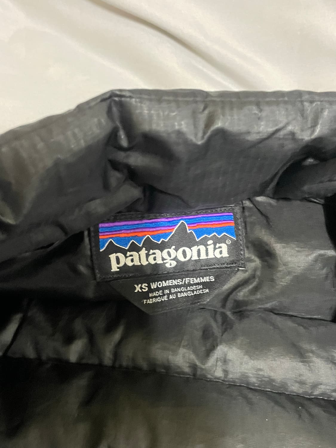 파타고니아 여성 경량 패딩 검정 블랙  상품이미지3