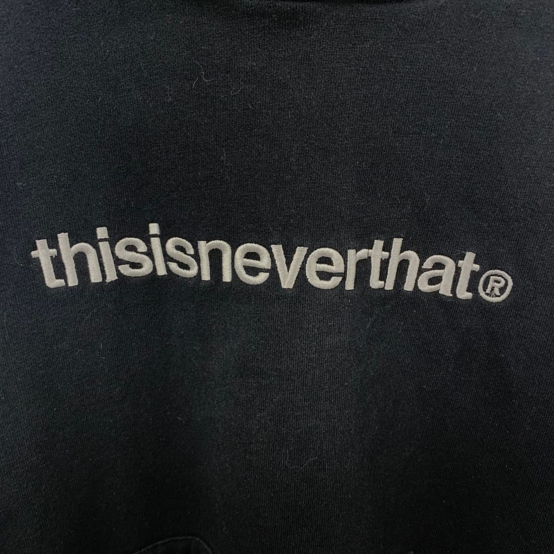 디스이즈네버댓 자수로고 블랙 후드티 상품이미지4