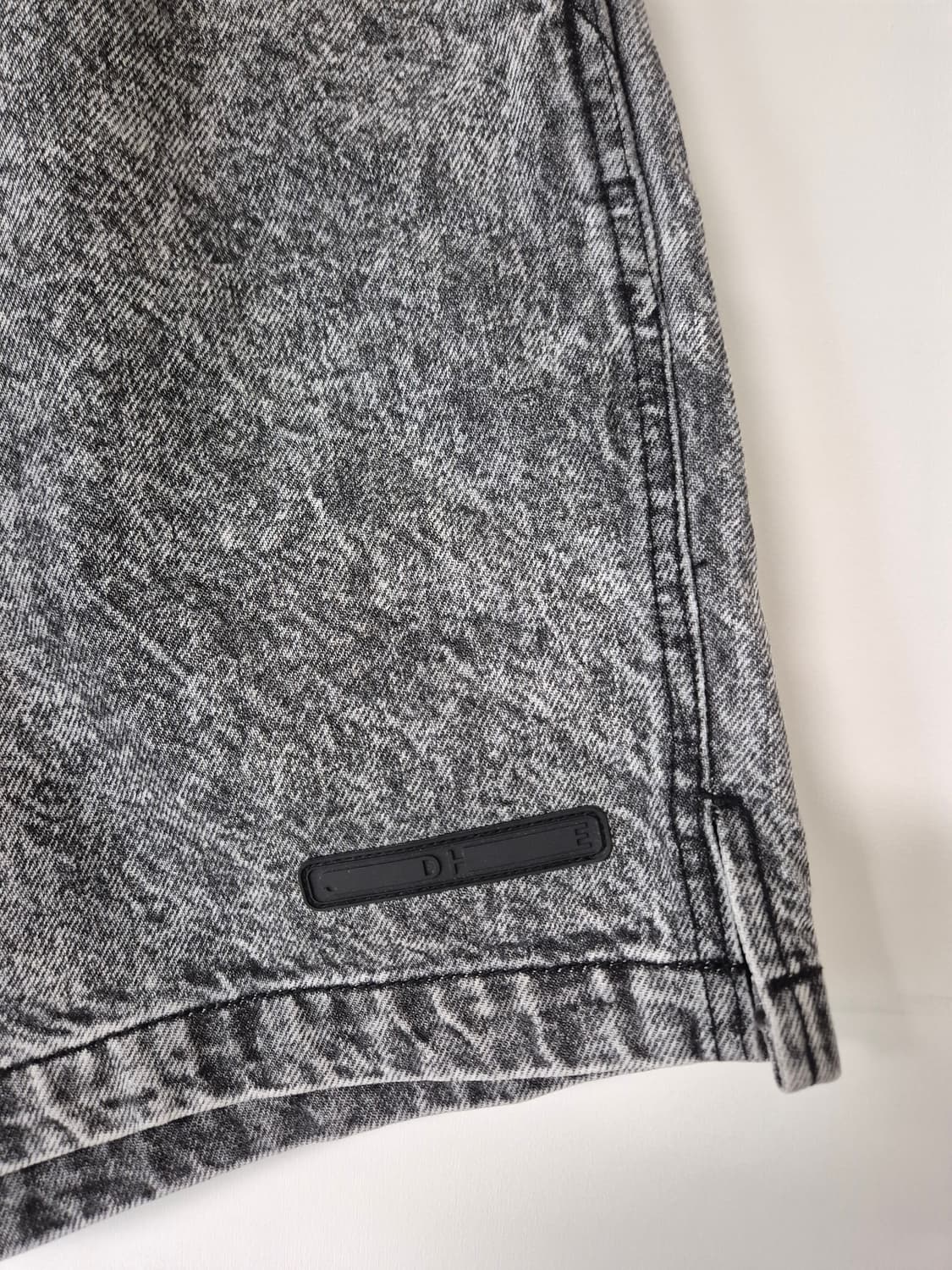 솔리드옴므 흑청 반바지 상품이미지2