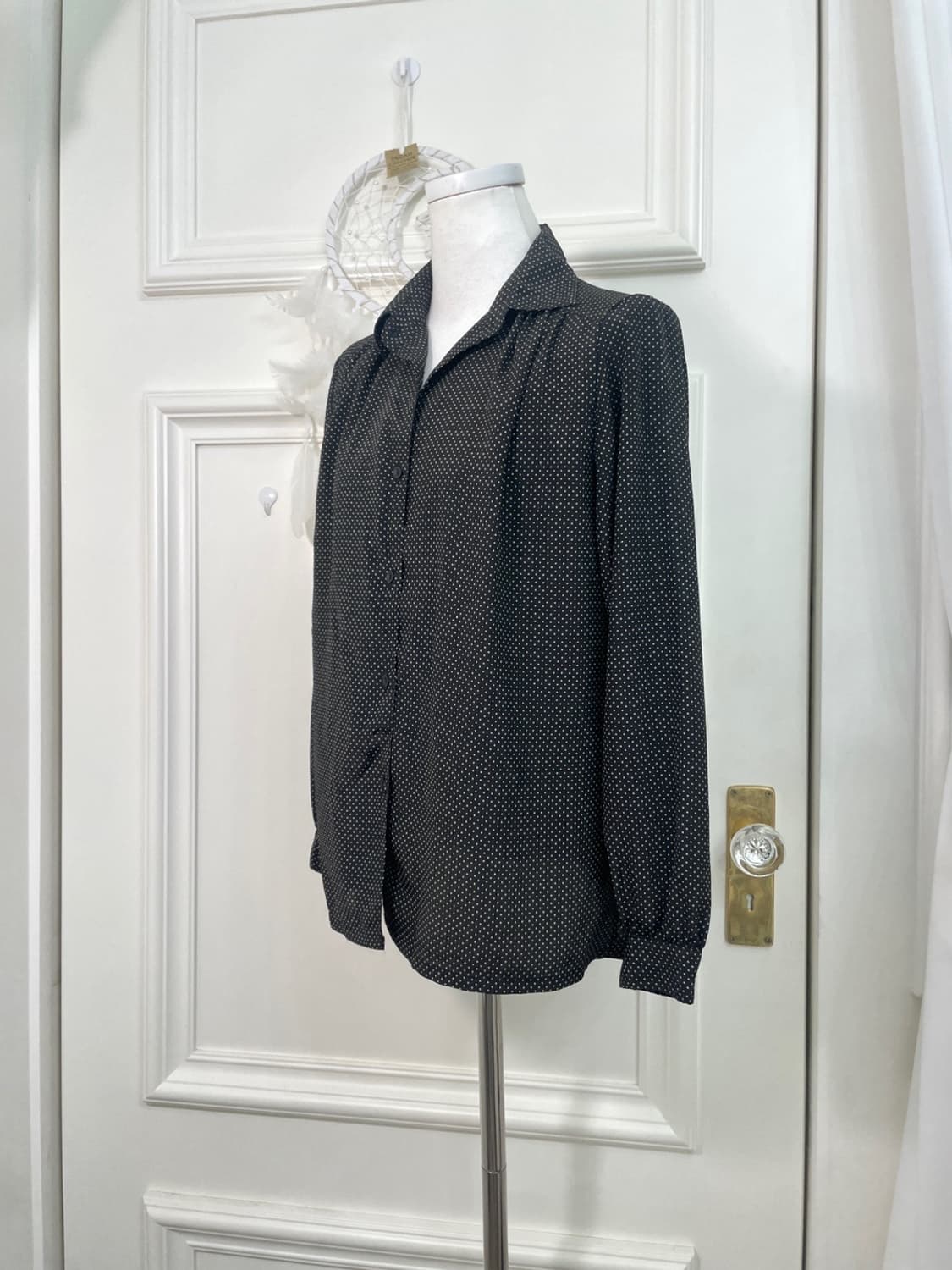 black beige dot shirring basic blouse 상품이미지2