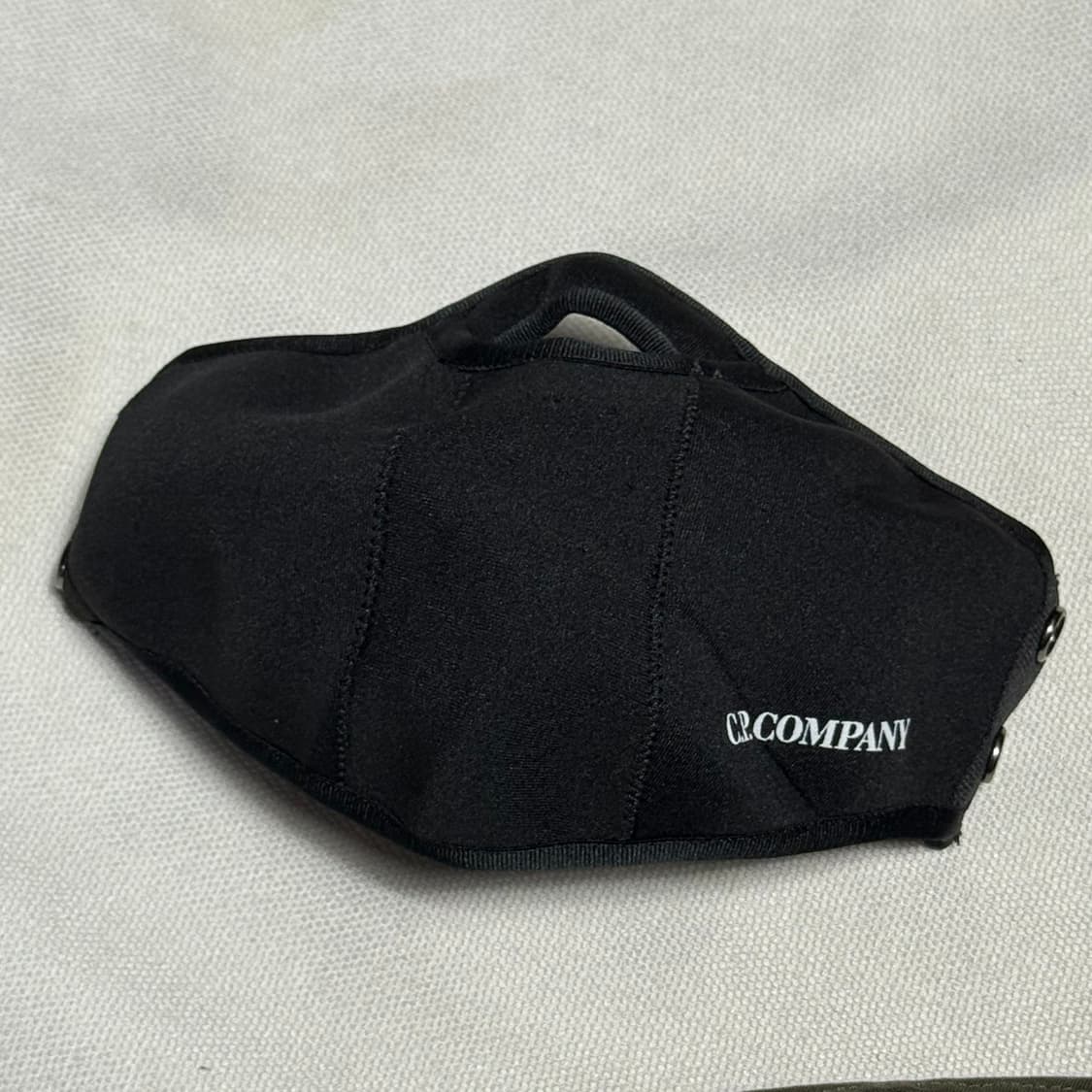 90 C.P.컴퍼니 3D 스퀘어 로고패치 탈론 후드 롱 퍼퍼 자켓 상품이미지4