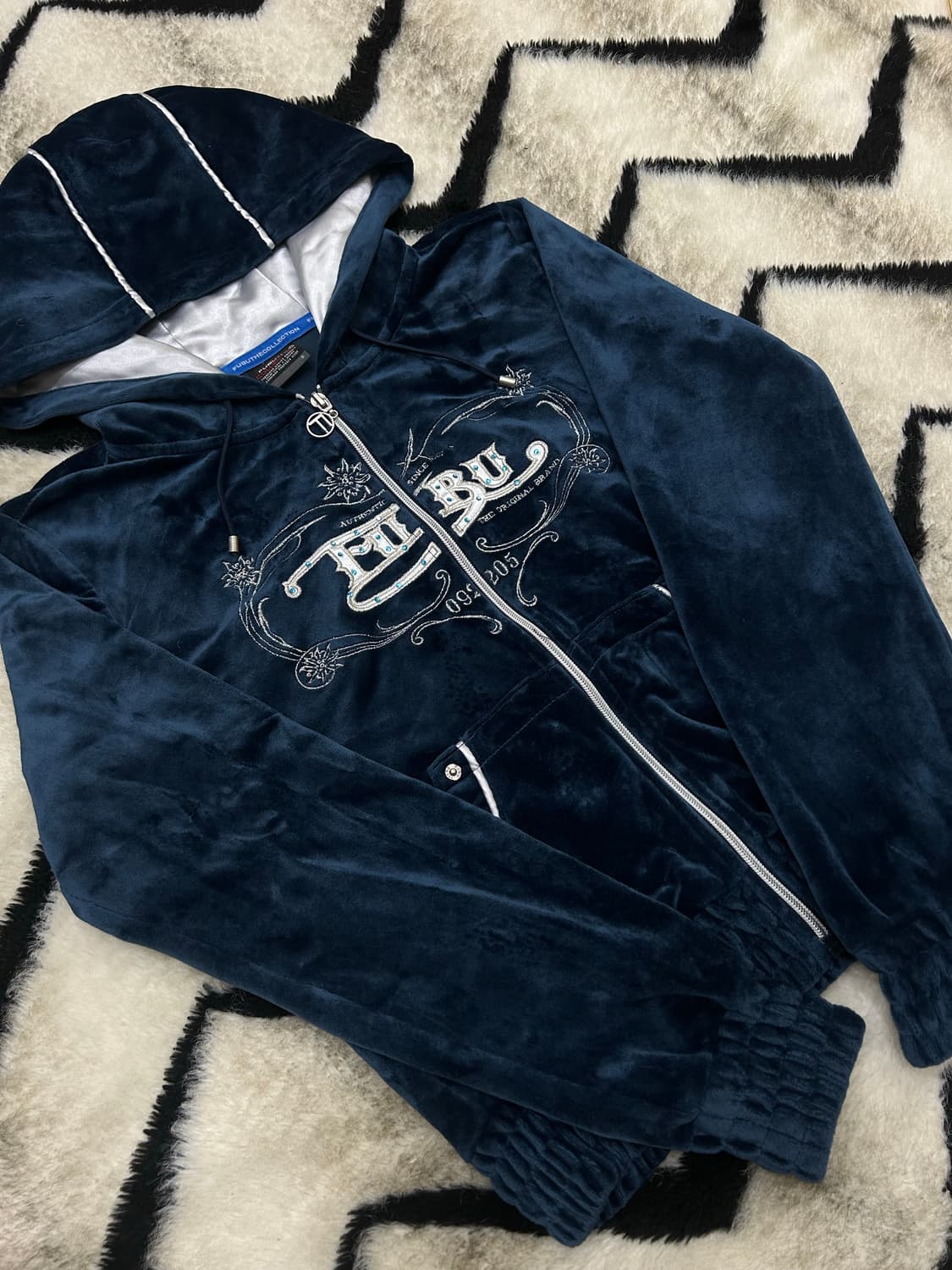 [S]Fubu 글리터 큐빅 벨루어 크롭 후드집업/짙은네이비 상품이미지2