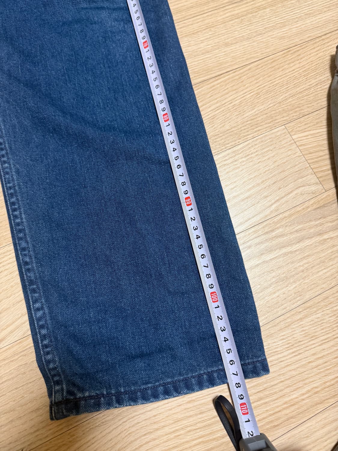 34) 159,000원 나나미카 22fw 5p 인디고 블리치 데님 상품이미지2