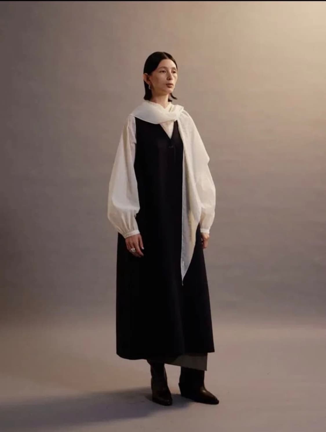 에토스 케이프 블라우스 아이보리 상품이미지1