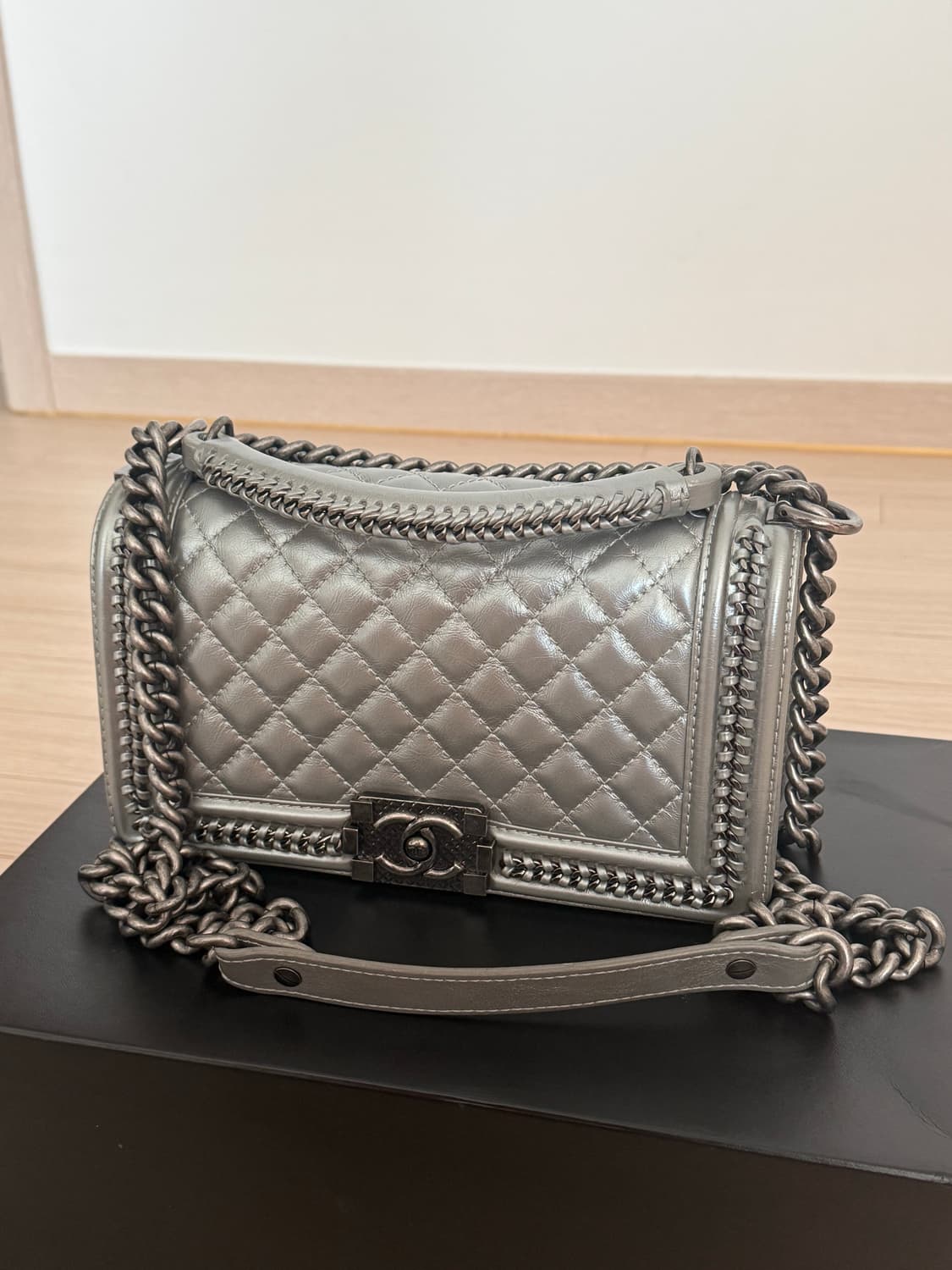 샤넬 탑핸들 보이백 실버 (23번대) 상품이미지2