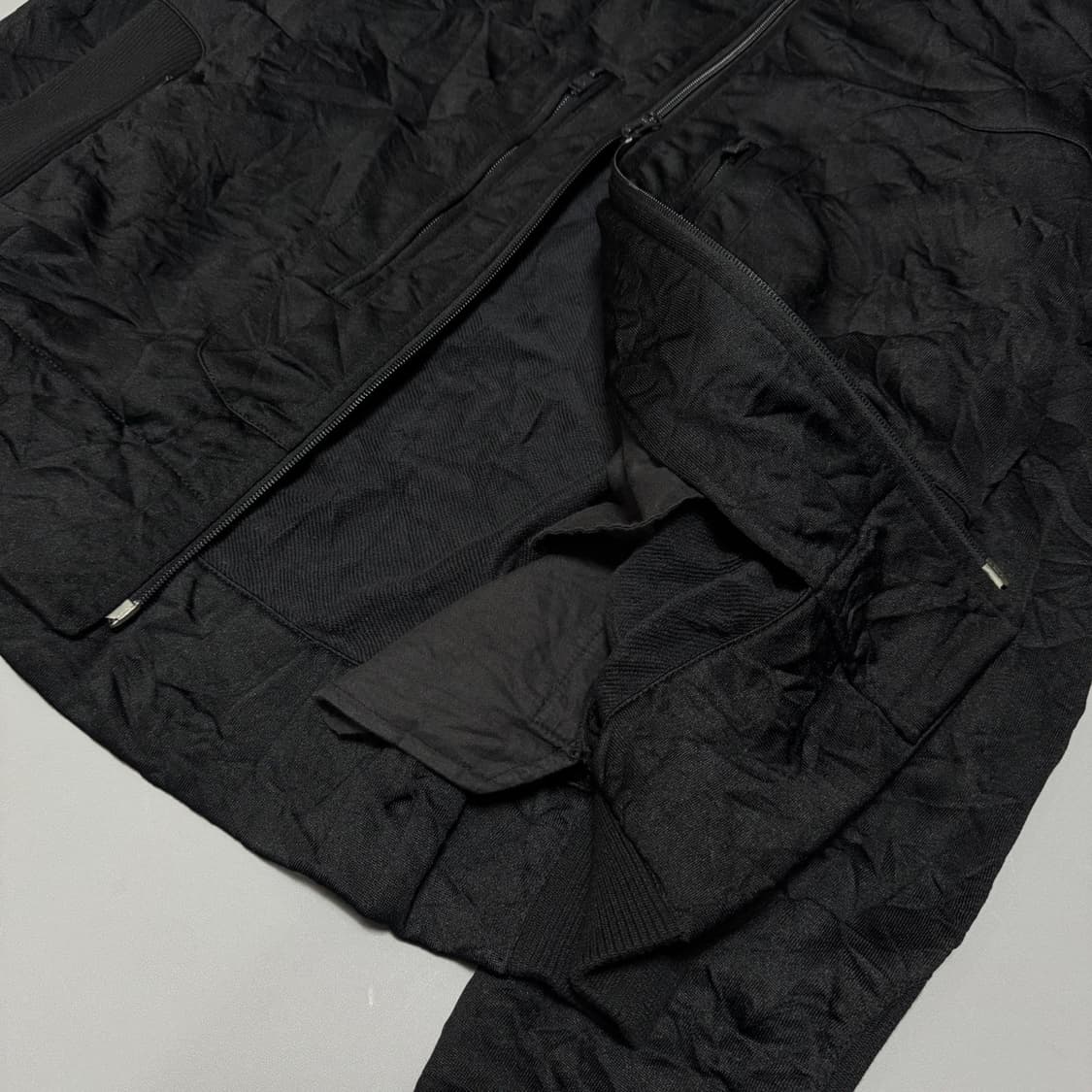 Y-3 블랙컬러 폴리에스터 혼방 하이넥 가공 링클 자켓 상품이미지7