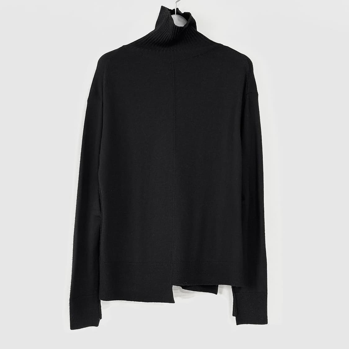 시스템 언발 헴 터틀넥 울 니트 (BLACK) 상품이미지2