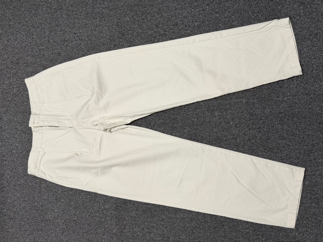 무탠다드 투 턱 와이드 치노 팬츠 크림 상품이미지1