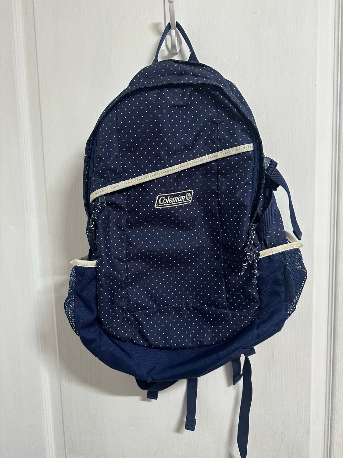 콜맨 도트 백팩 상품이미지1