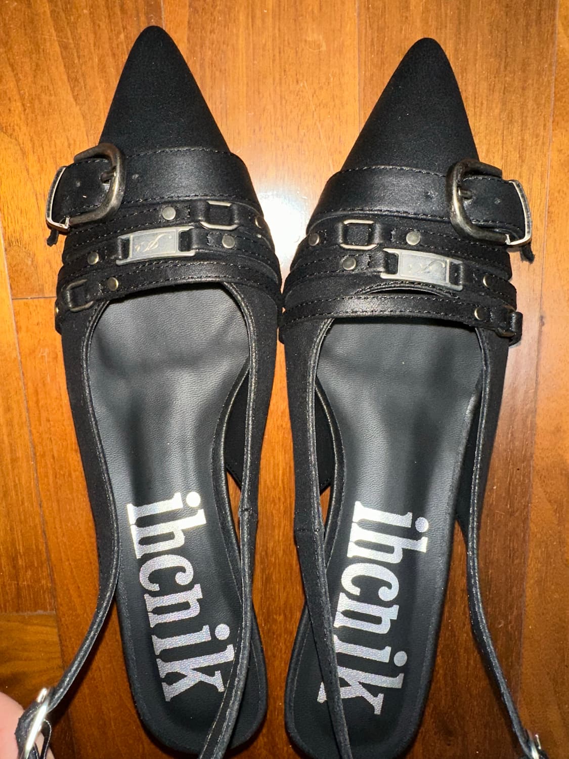 이크닉 105 four belted slingback 상품이미지1