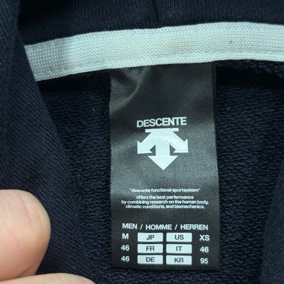 데상트 그래픽 후드티 v2240 상품이미지7