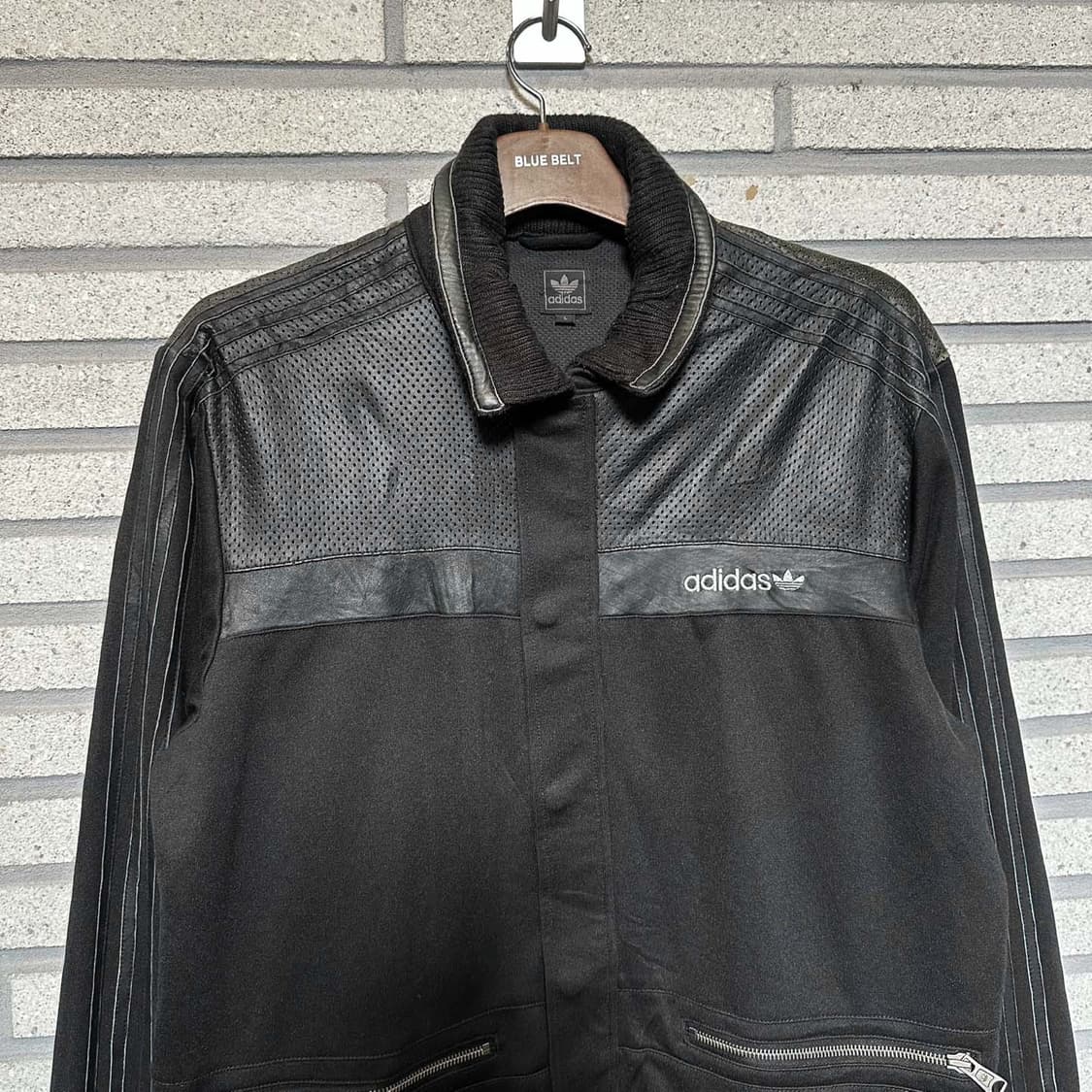 아디다스 삼선 트랙탑 자켓 레더 믹스 하이넥 디테일 오리지널 로고 블랙 상품이미지3