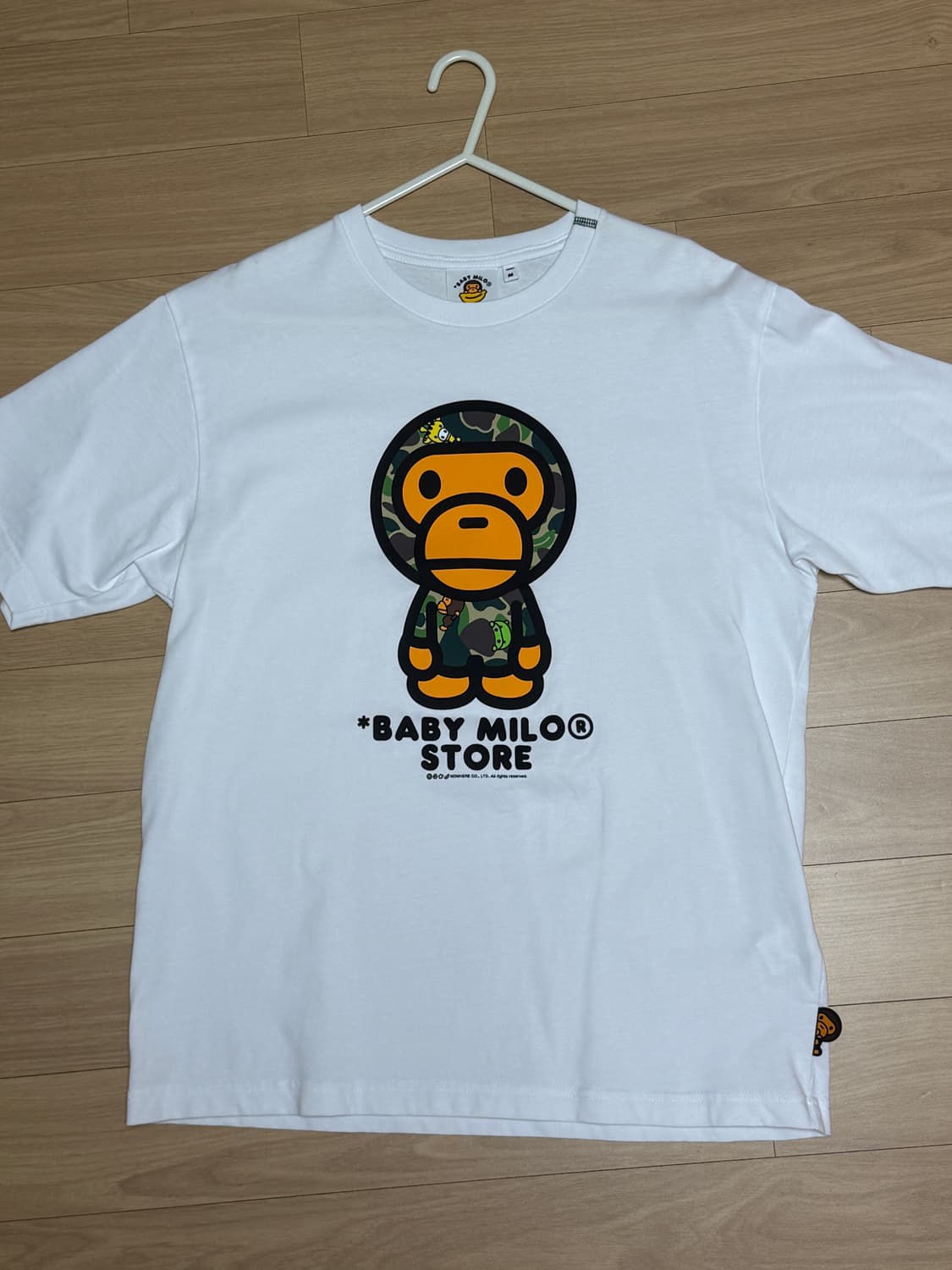 (W)베이프 마일로 레귤러 핏 반팔 티셔츠 화이트 상품이미지2