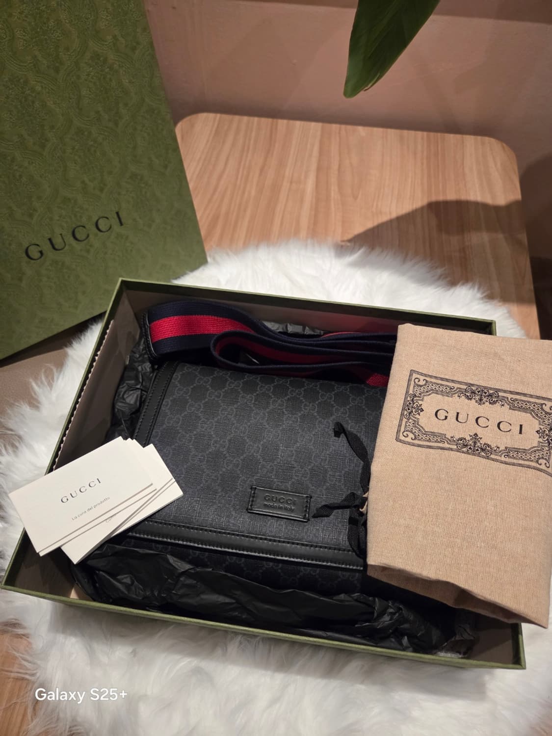 구찌 GG 크로스바디백 블랙 슈프림 새상품급 상품이미지1