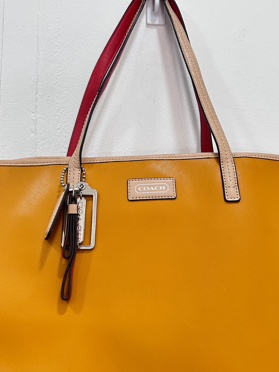 코치 Coach 사피아노 레더 쇼퍼백 숄더백 토트백 키링 머스터드 컬러 상품이미지2