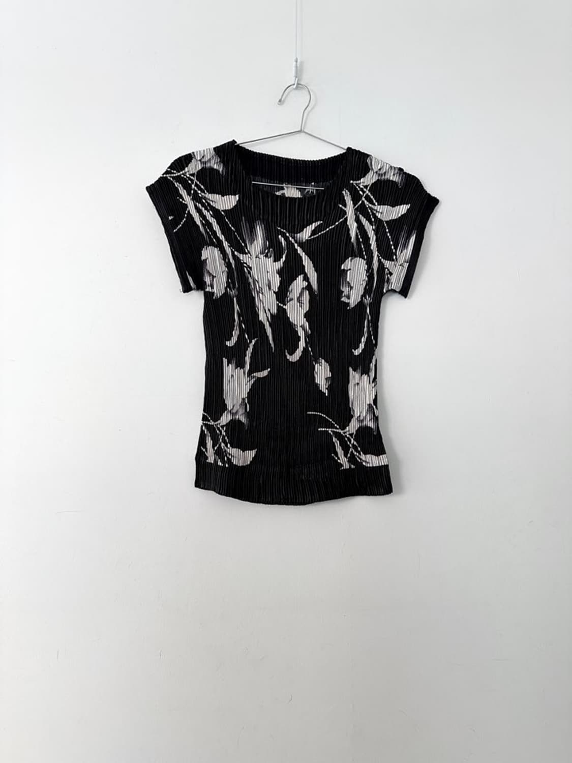 Flower pleats sleeveless / black 상품이미지1