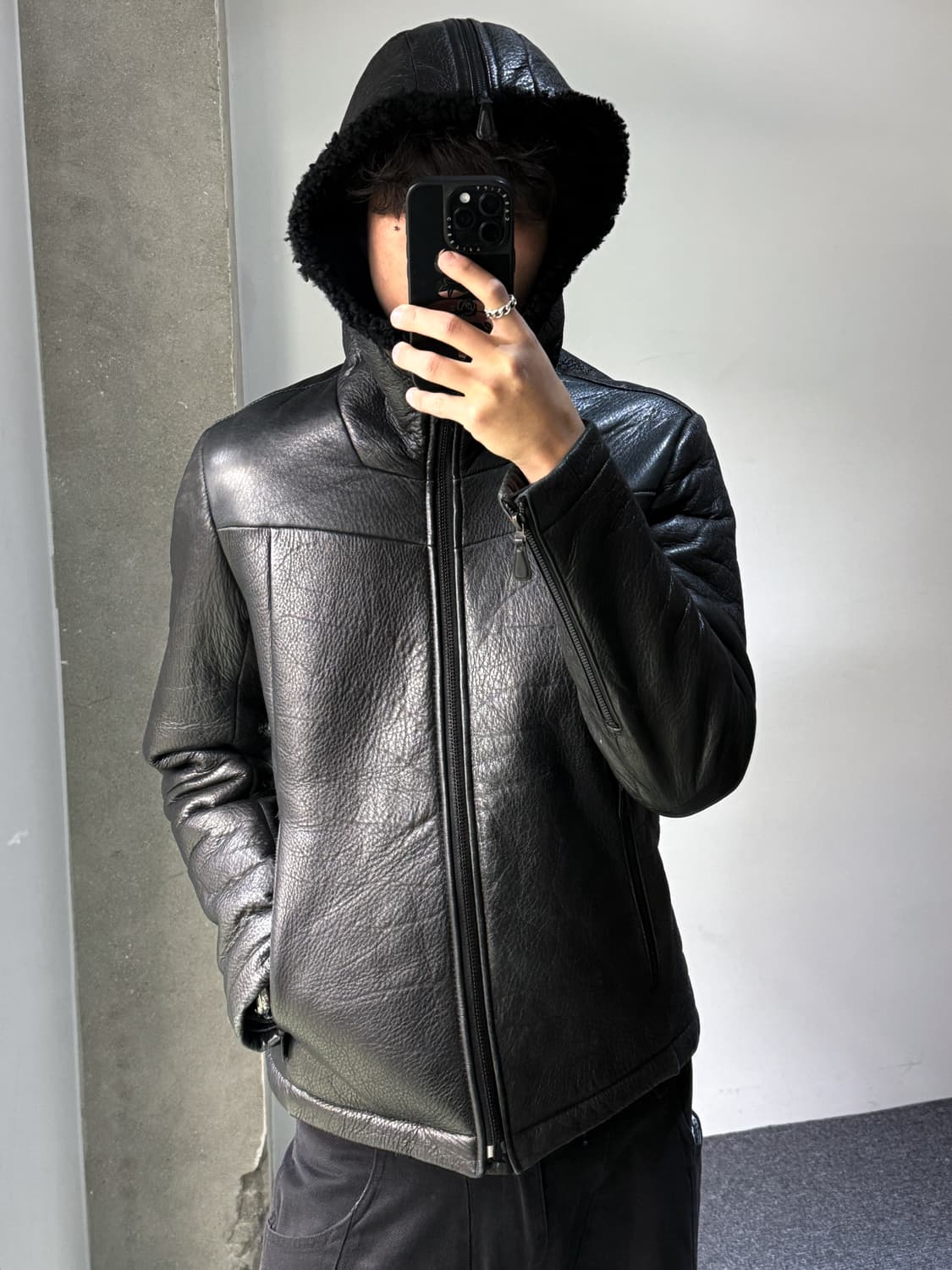 띠어리 10FW 시어링 레더 후드 무스탕 상품이미지3