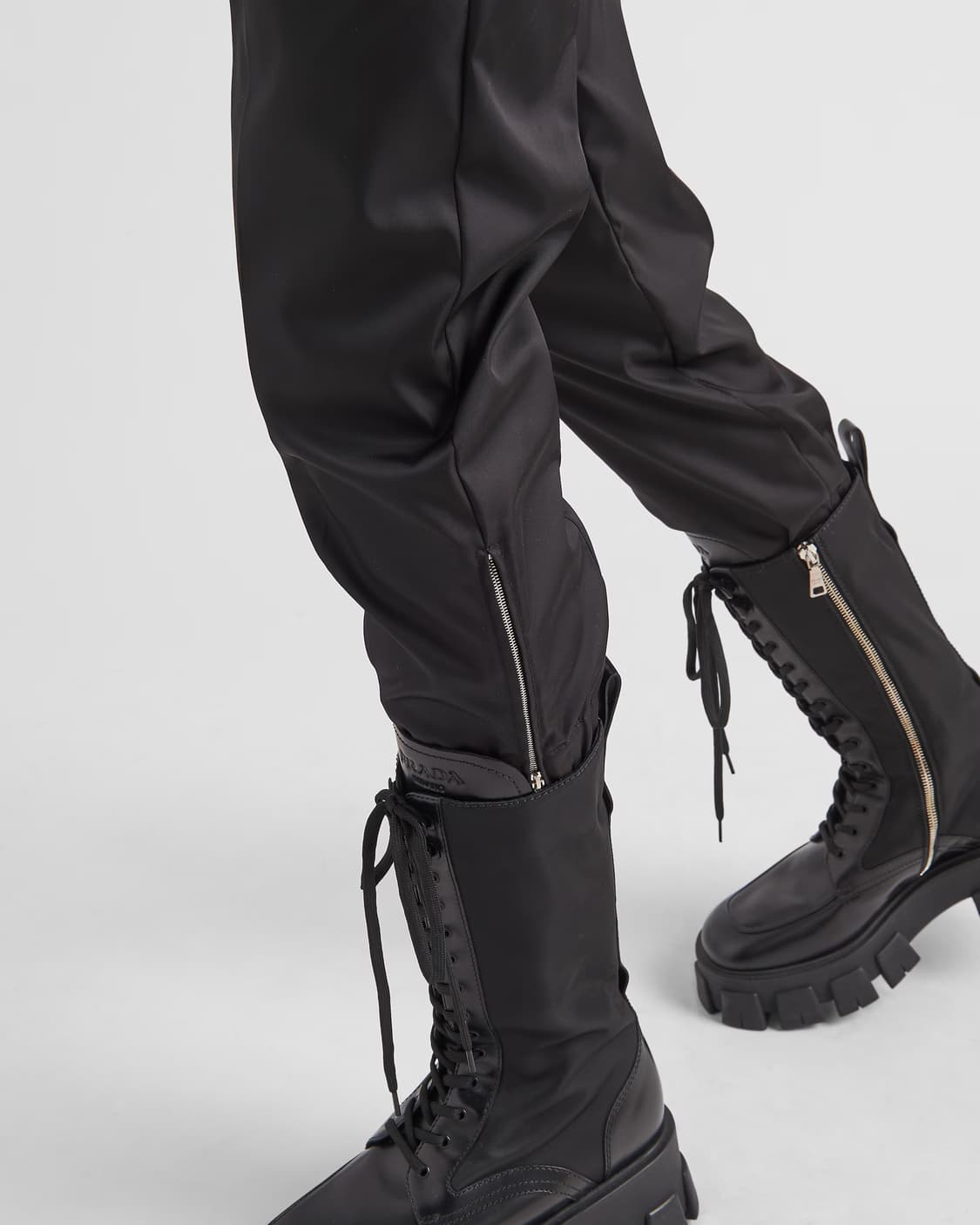 프라다 리라일론 개버딘 팬츠 여성 40사이즈 상품이미지2