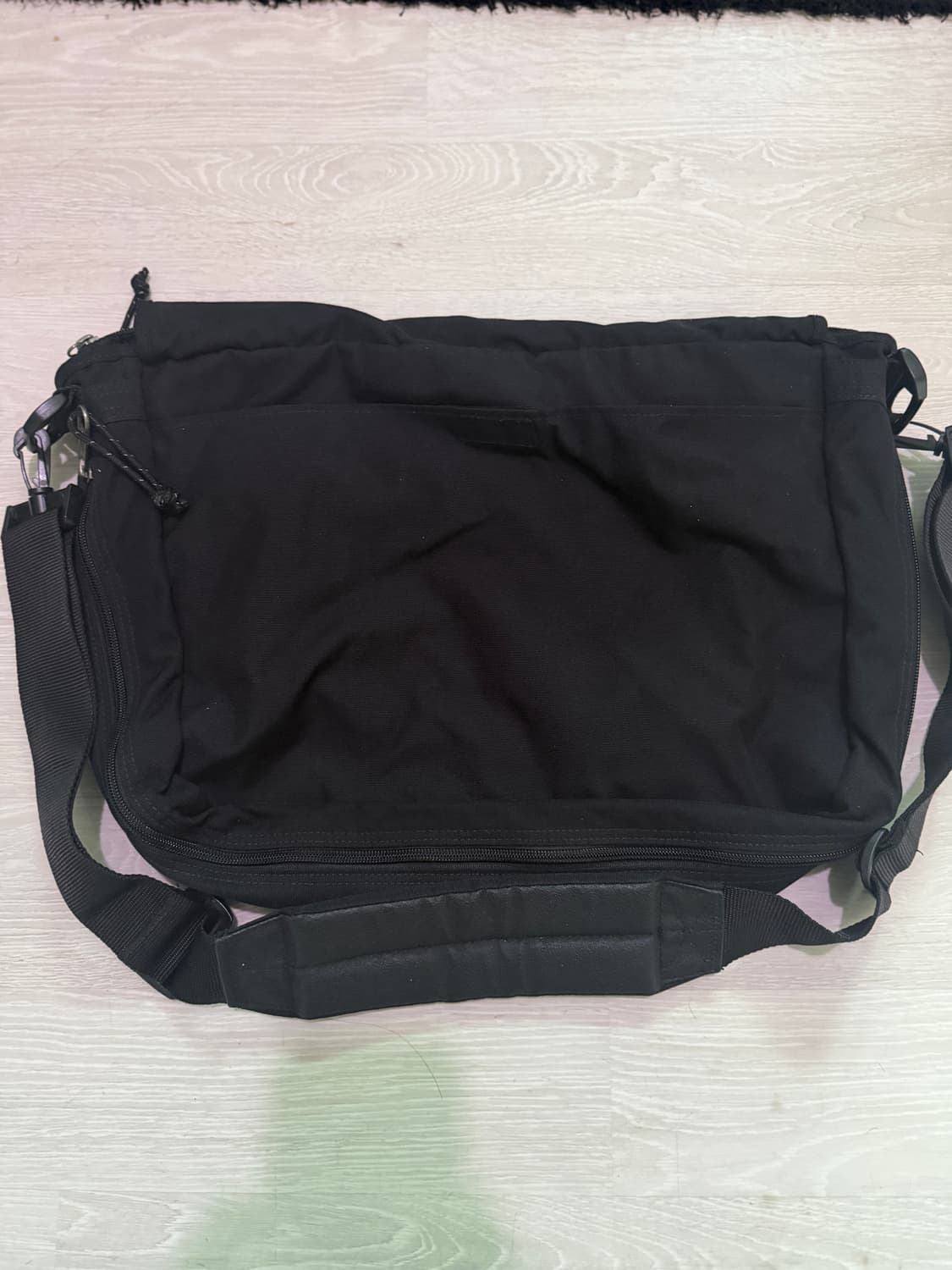 이스트팩 크로스백 판매합니다 상품이미지2