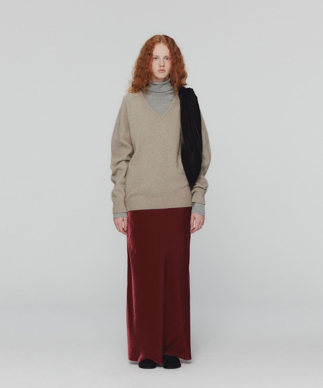 아모멘토 / 라쿤 브이넥 스웨터 상품이미지1