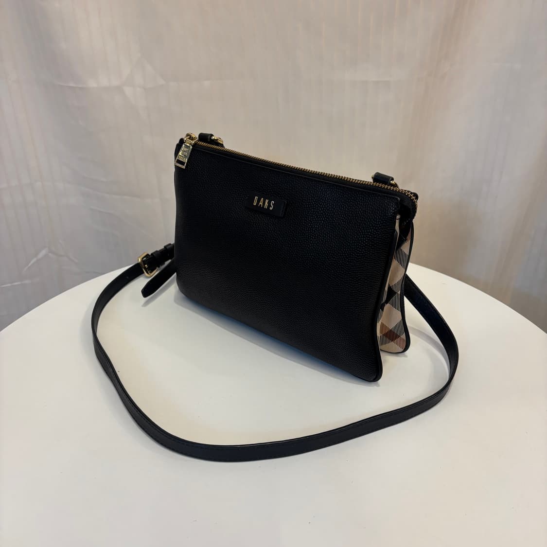 정품 닥스 소가죽 크로스백     상품이미지3