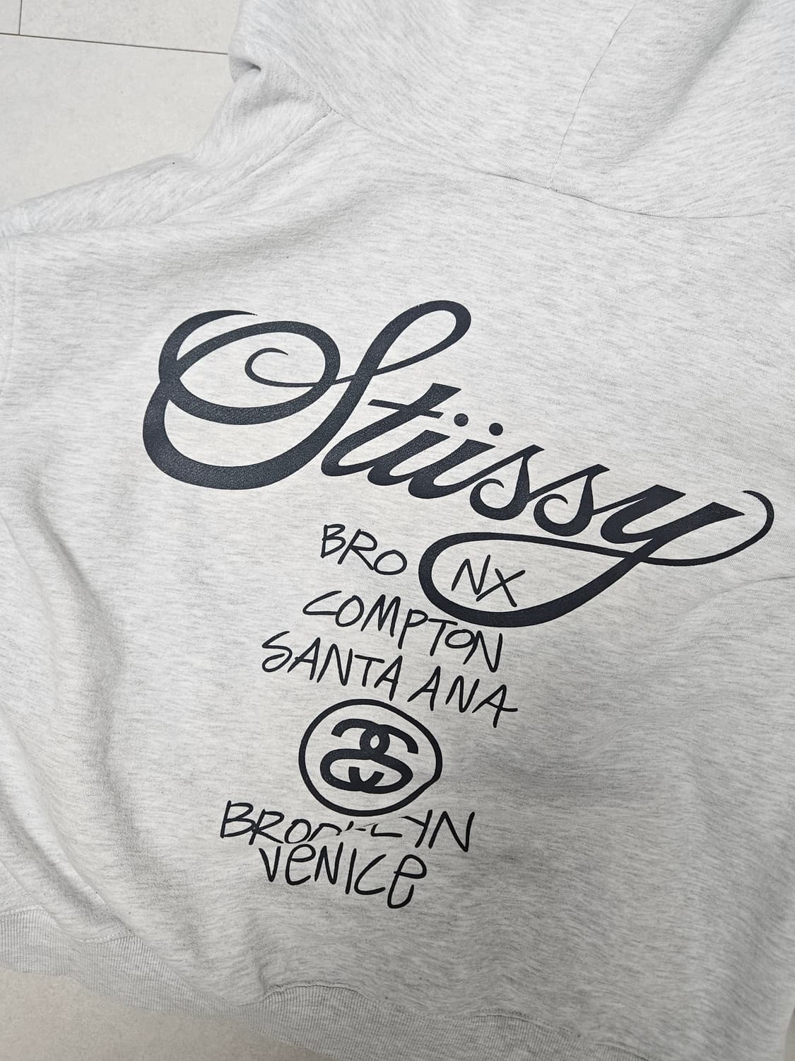 스투시 월드투어 후드 집업 상품이미지2