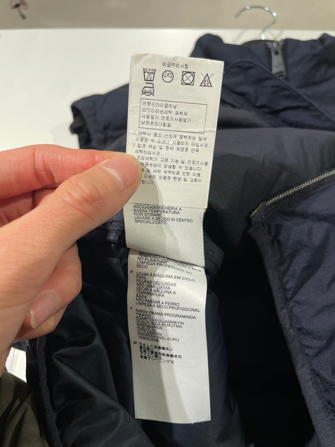 프레드 페리 다크 네이비 로고 투 웨이 패디드 베스트 상품이미지8