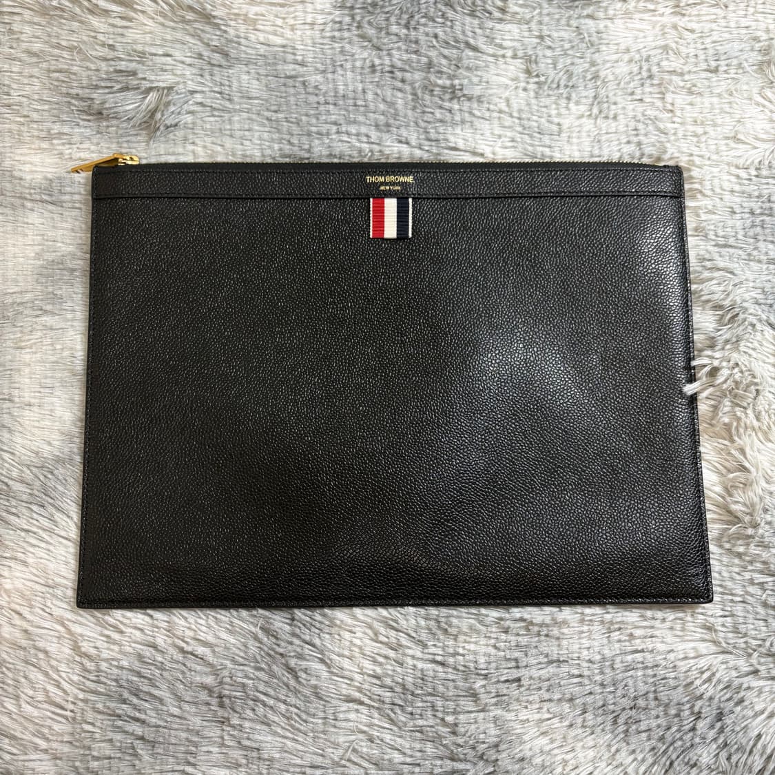 톰브라운 클러치백 M사이즈 상품이미지1