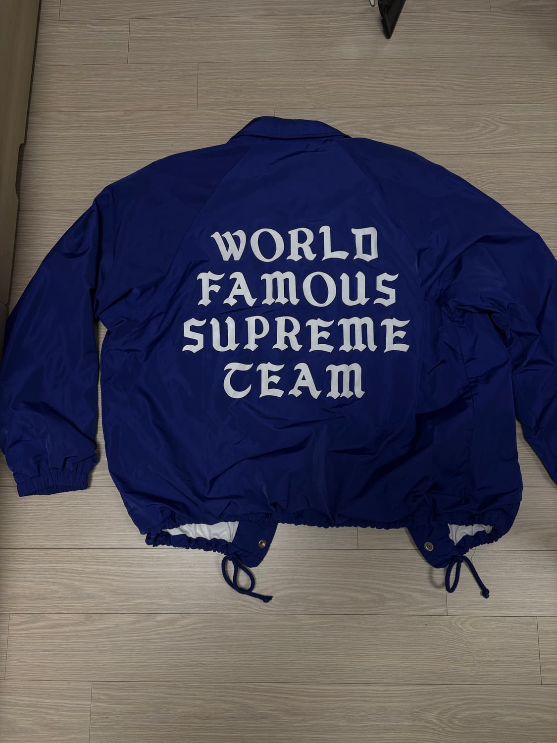 [L] 슈프림 월드 페이머스 코치 자켓 올드 잉글리쉬 상품이미지1