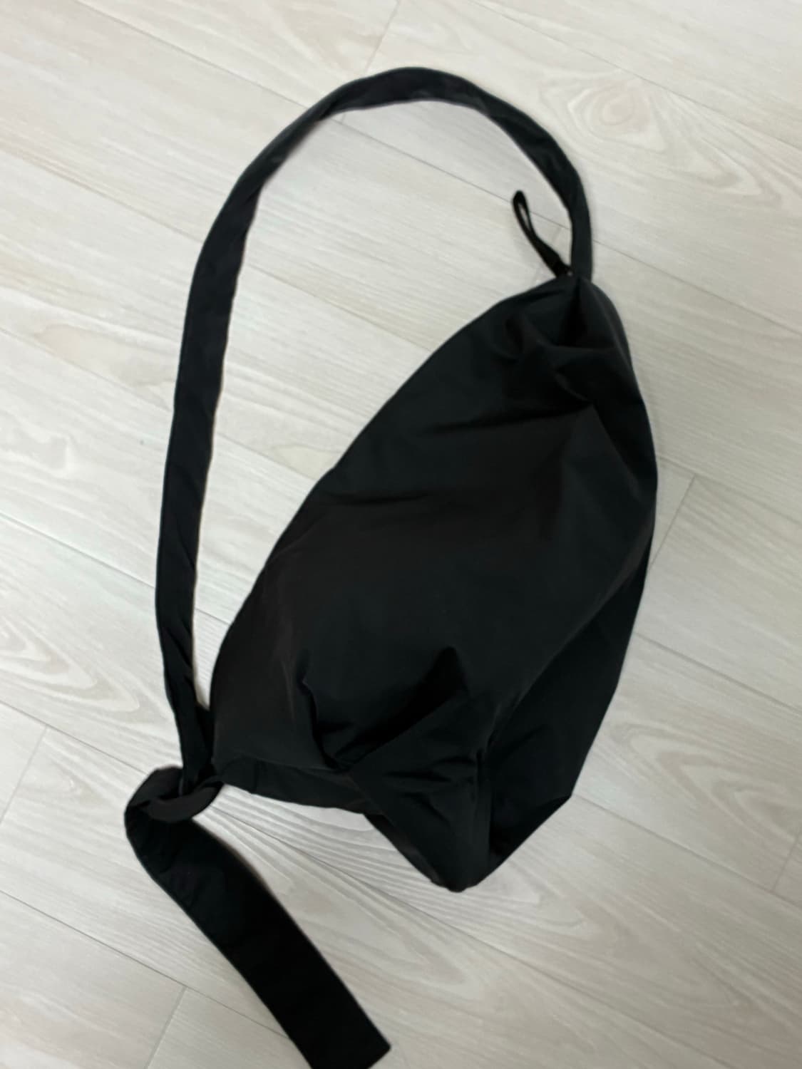 코스 미니멀 크로스백 상품이미지1