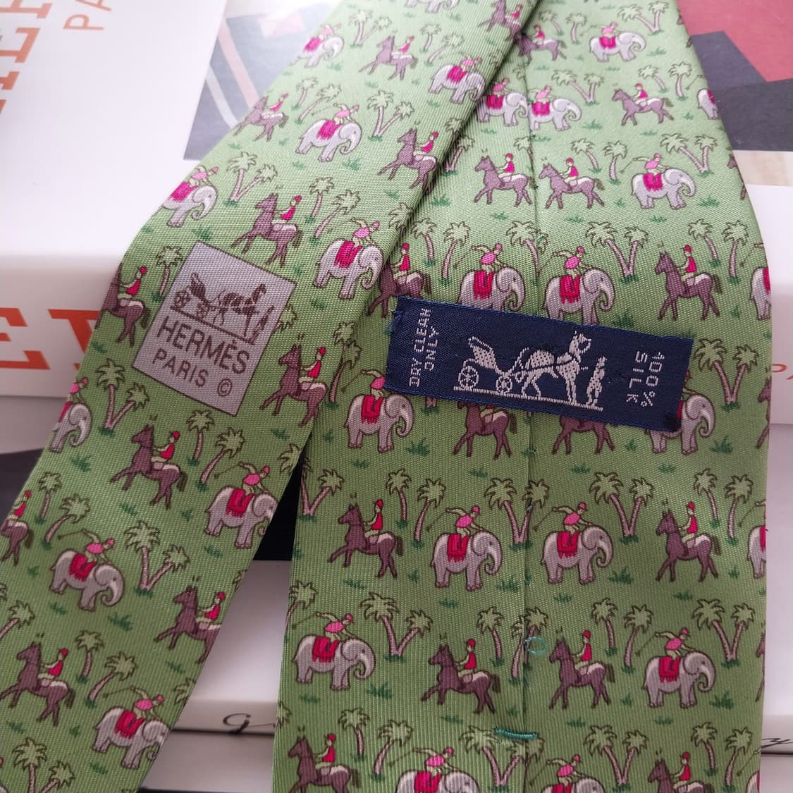 에르메스 실크 그린 승마&코끼리 넥타이 9.5cm A+등급 K1219
 상품이미지5