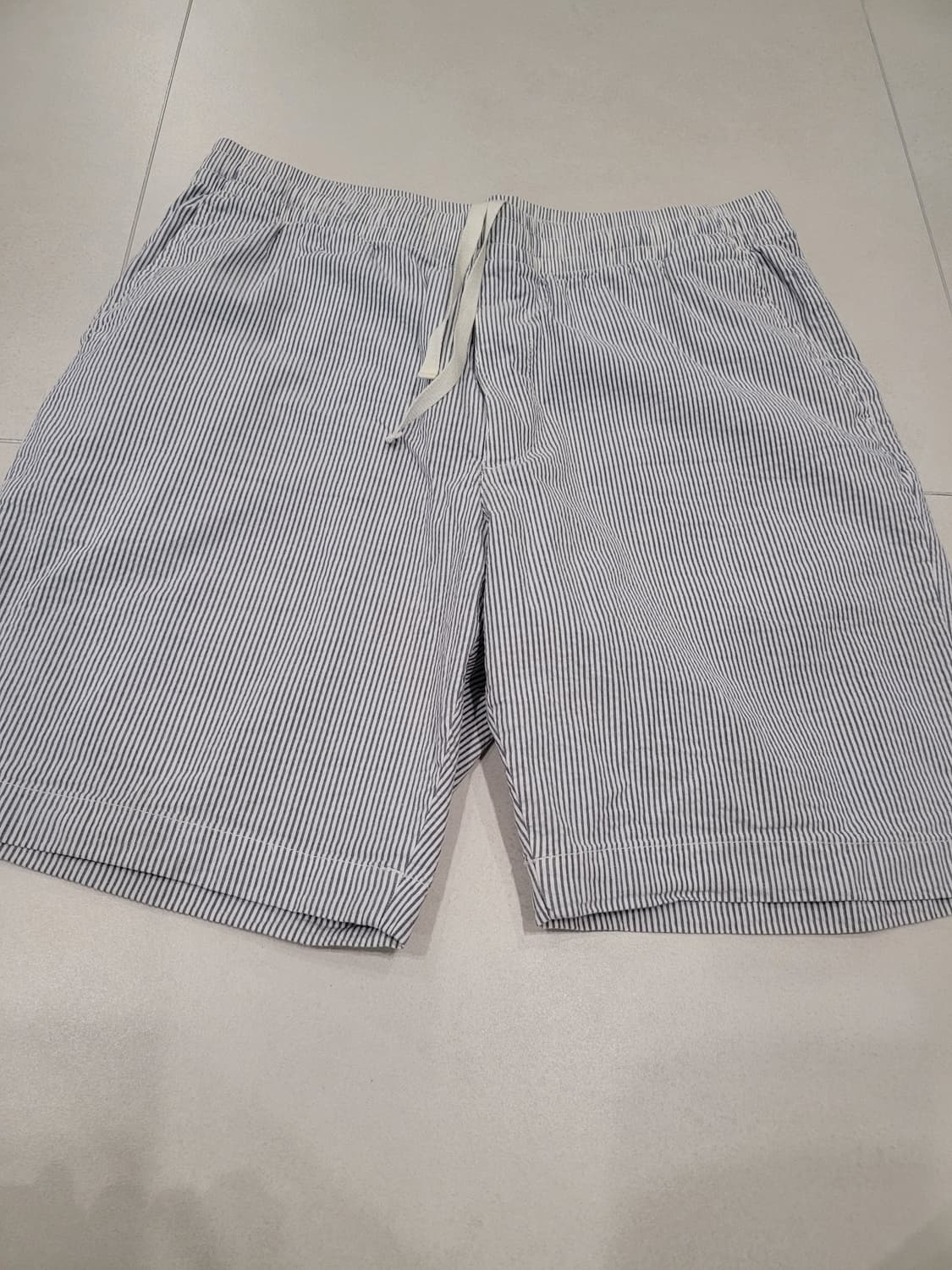 여름 교복 확정! 🧊 유니클로 시어서커 스트레치 반바지 (XL)
 상품이미지1