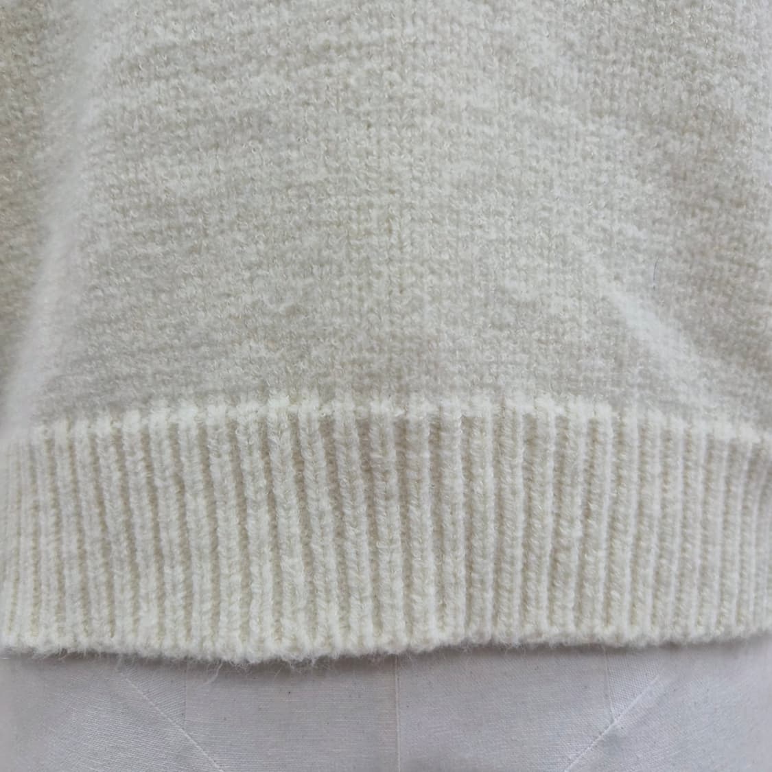 아이보리 입체 플라워 자수 도톰 니트 상품이미지8