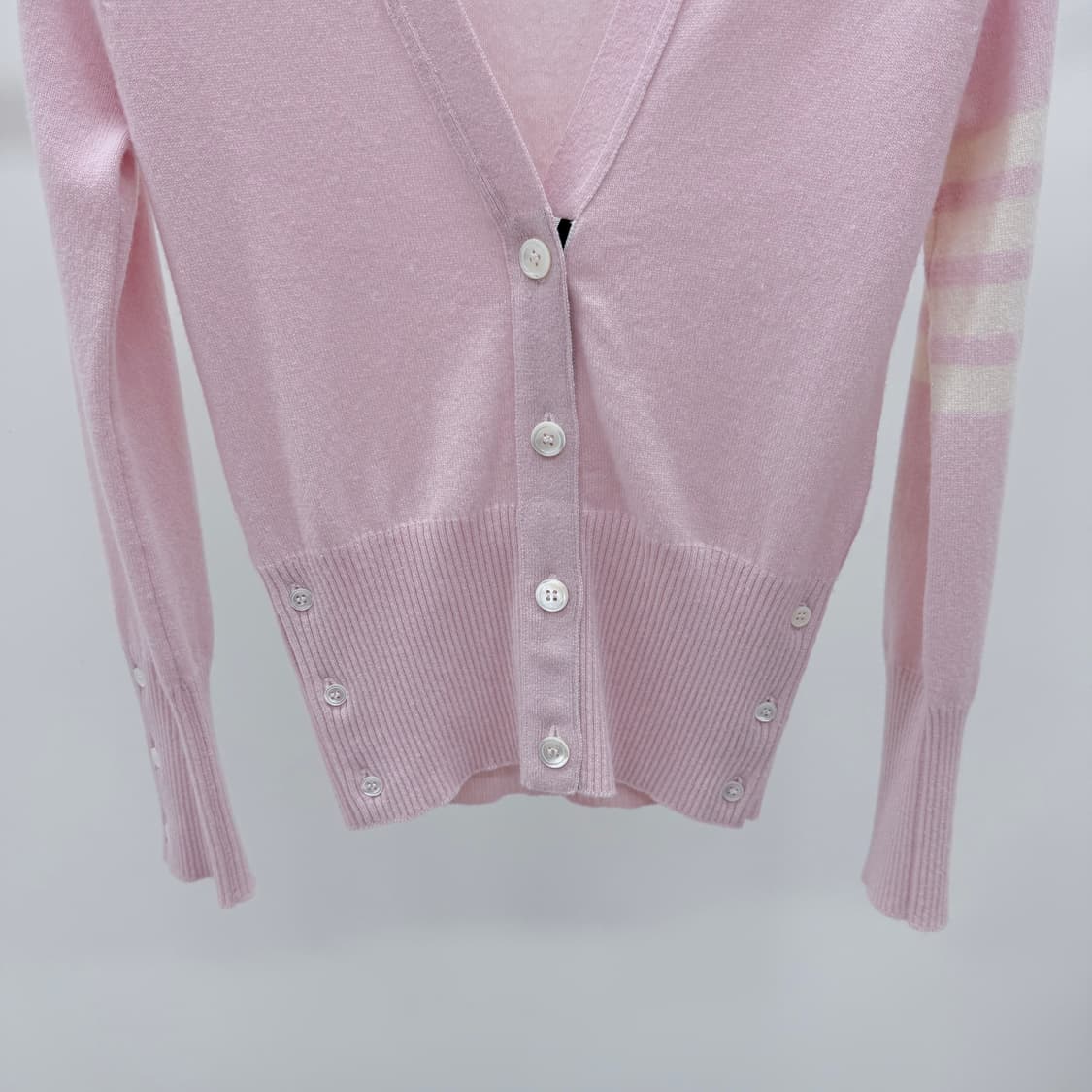 [S+급/40] 톰브라운 사선완장 캐시미어 여성 가디건 상품이미지4