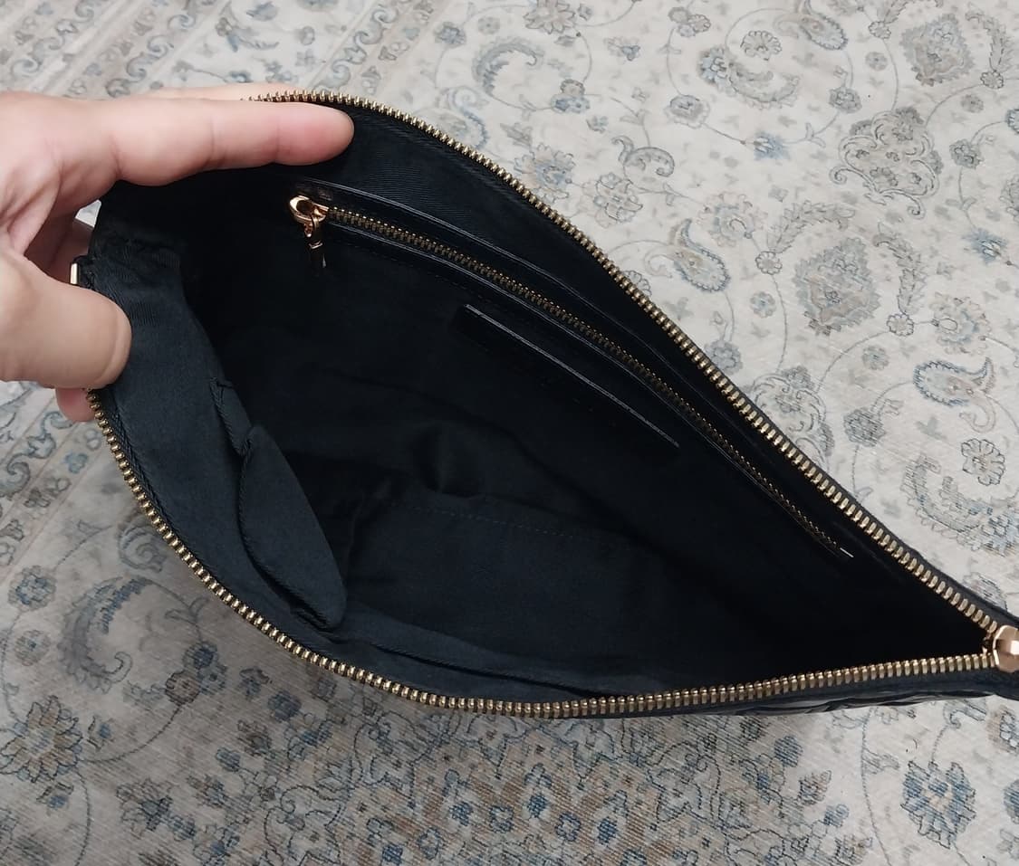 COURONNE 쿠론 엠보싱 래더 클러치백 상품이미지5