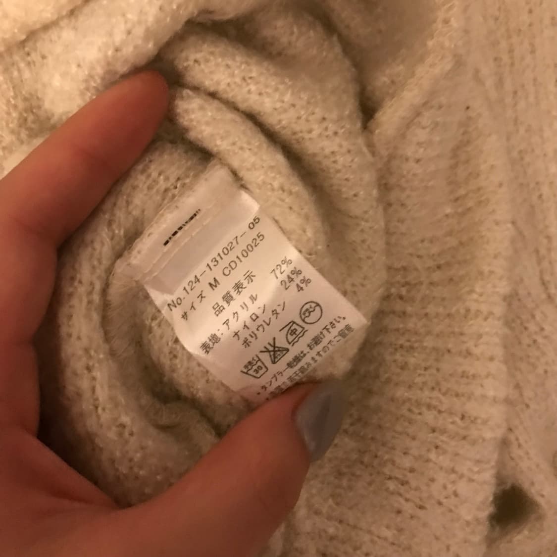 Ingni 잉그니 라떼갸루 달천깔 진주 리본 오프숄더 니트 상품이미지4